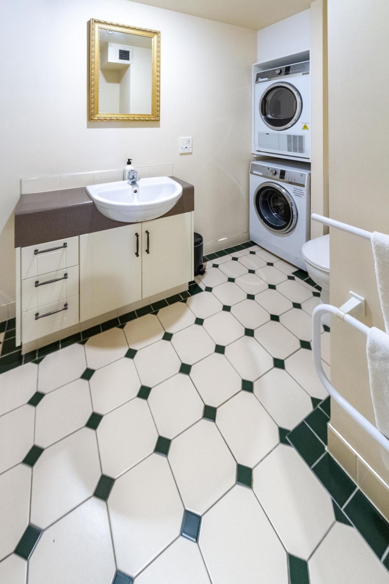 Beauty In The Cbd - 1Bed Free Parking Pool Leilighet Christchurch Eksteriør bilde